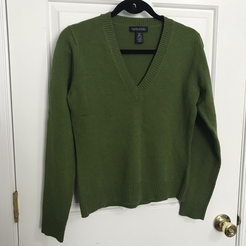 Banana Republic Green V-Neck Sweater